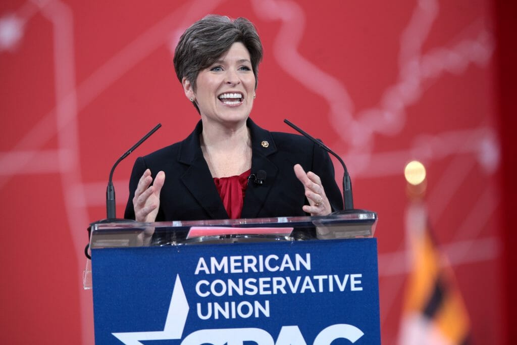 Joni_Ernst_(16482413199)